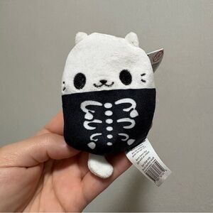 Lil Skelekitten Cats vs Pickles